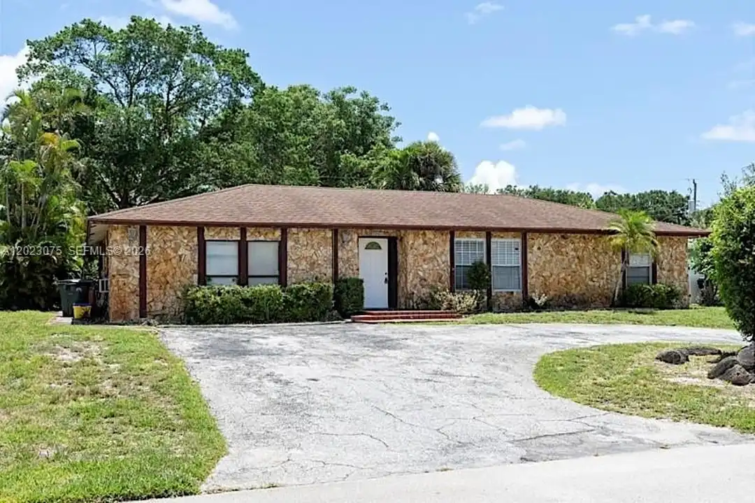 3910 NW 4th Ct #3910 - View 2