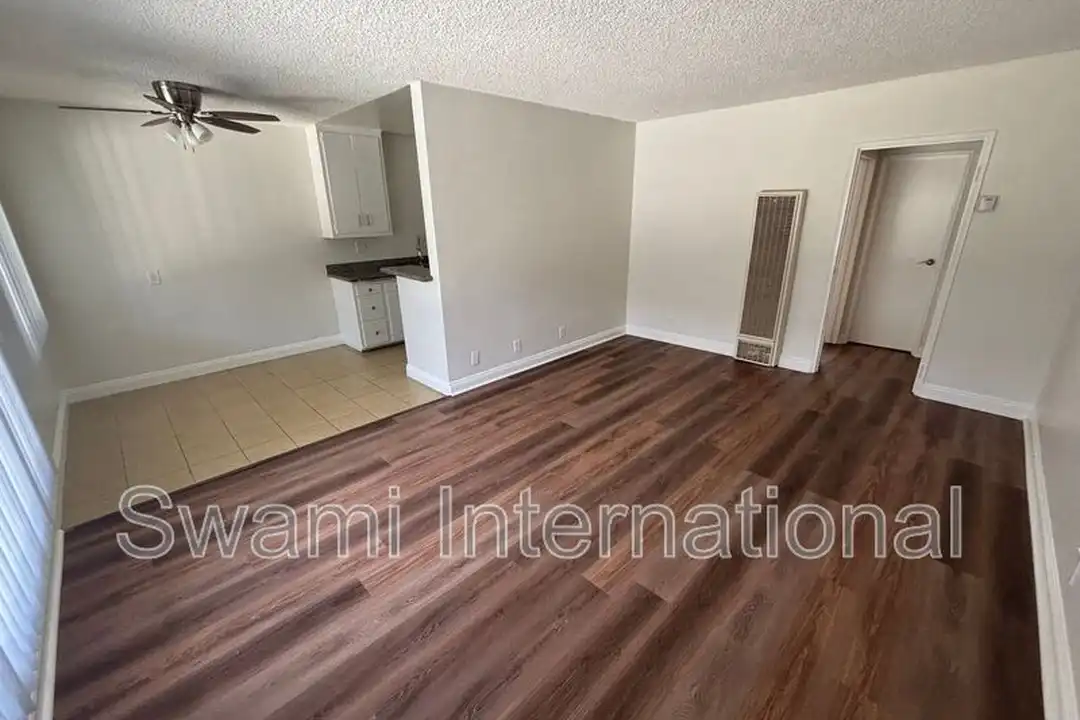 2804 W El Segundo Blvd unit 02 - View 5