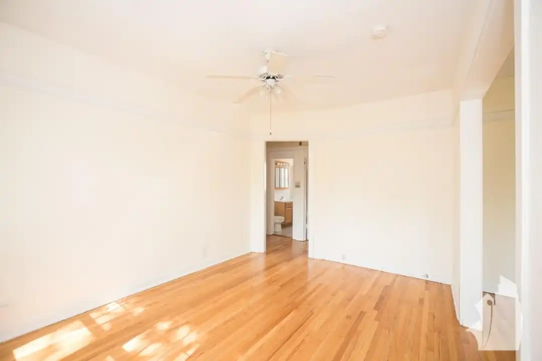 5115 N Winchester Ave unit 1 - View 3