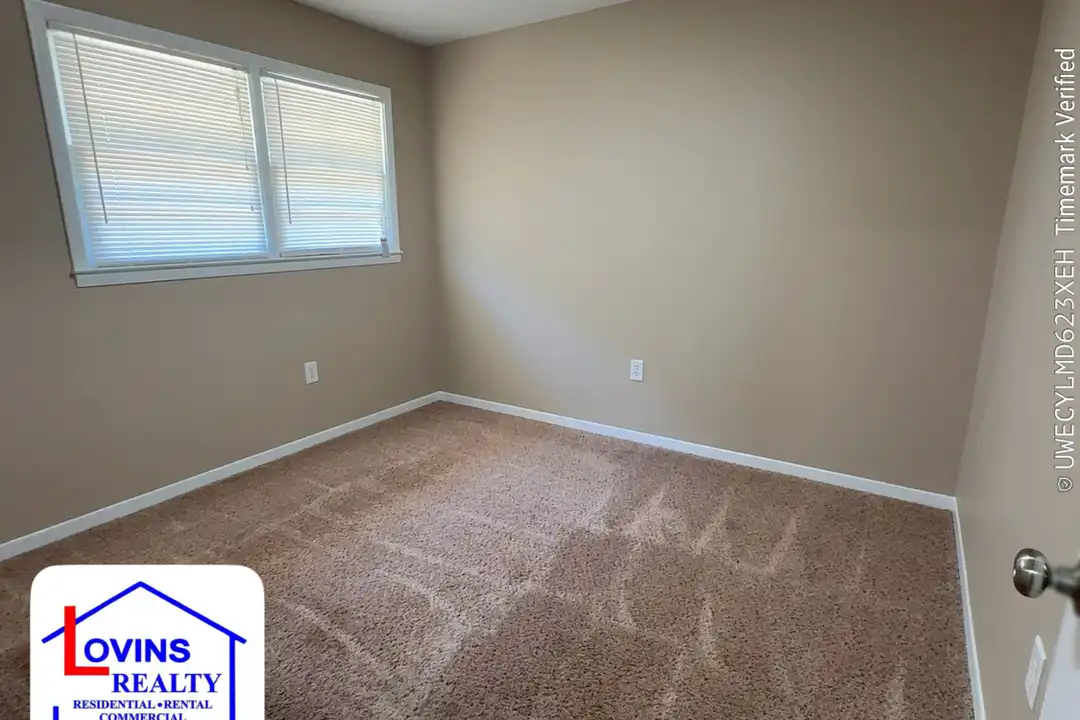 222 Arlington Dr – photo 1 of 5