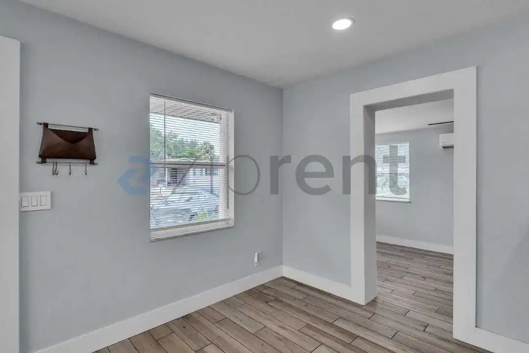 4518 W Rogers Ave unit 4518 – pohled 5