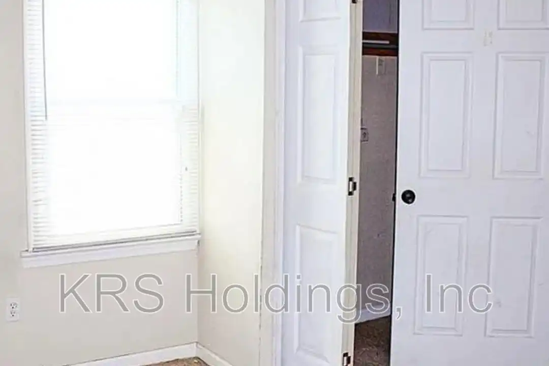 1130 Commerce Ave - View 4