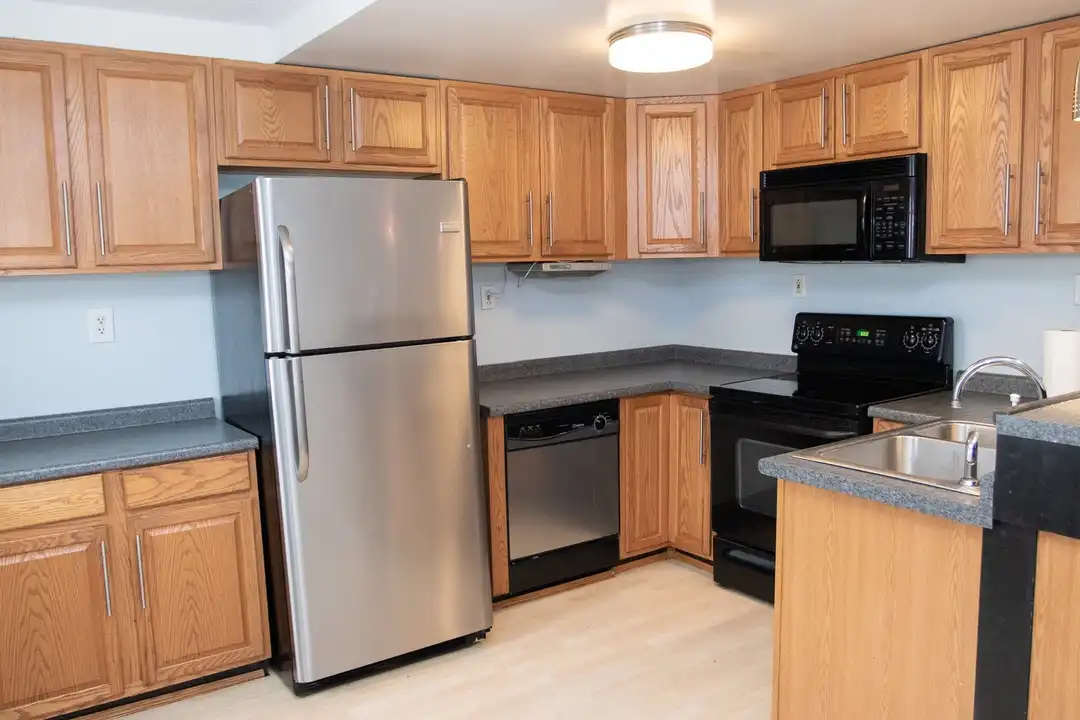 1821 Edwards Wy - More