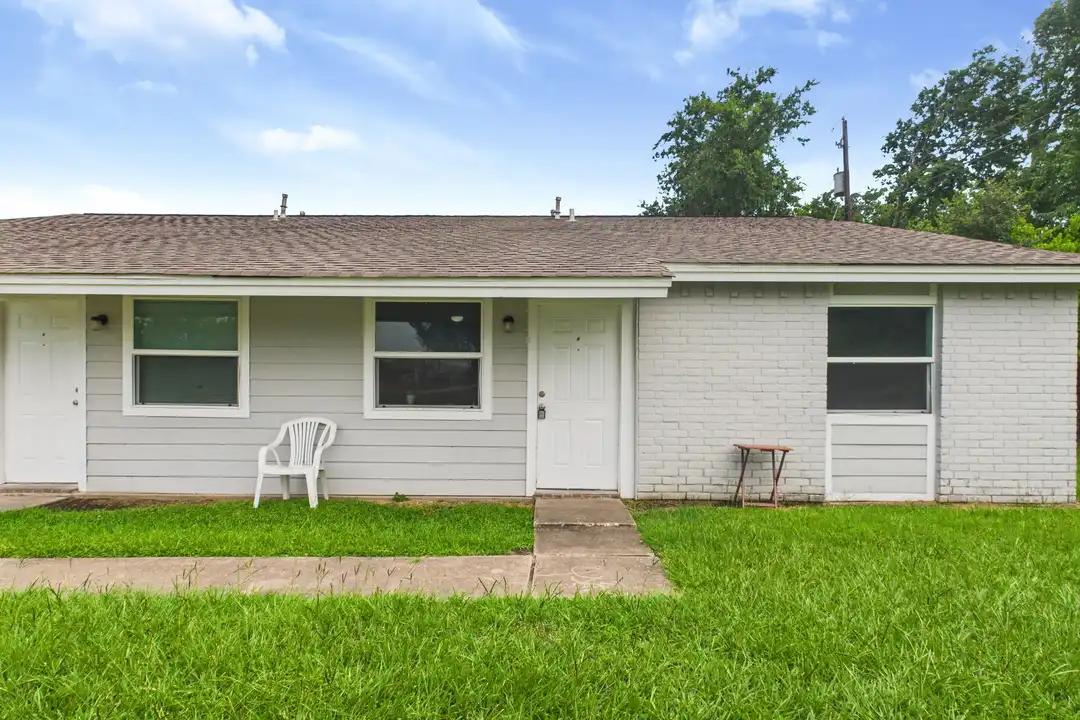 1900 Finfeather Rd – photo 1