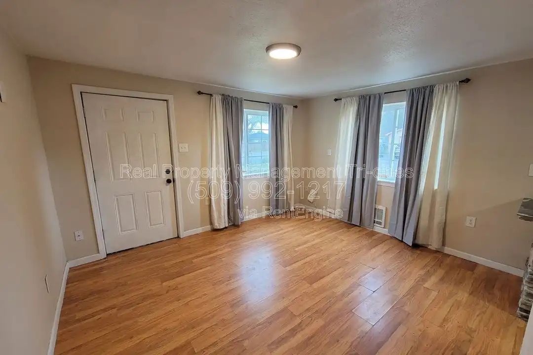 1124 E 7th Ave - View 3