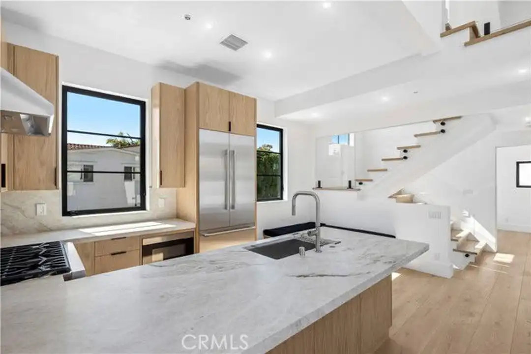 700 Iris Ave unit 1/2 - View 4