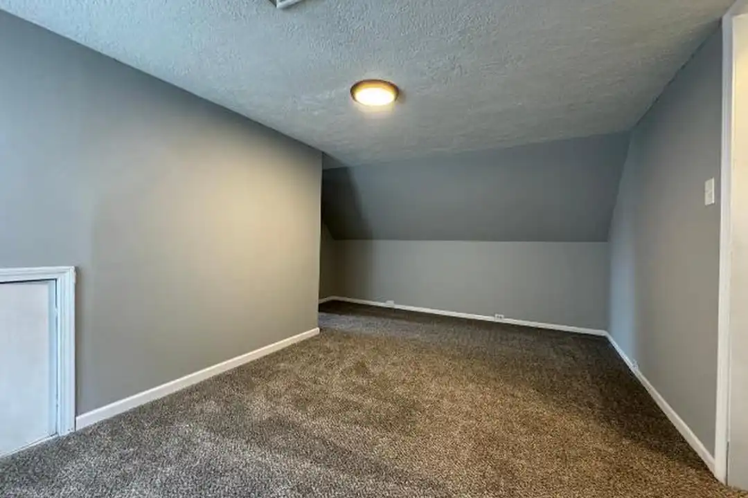 1326 W 69th St – pohled 6