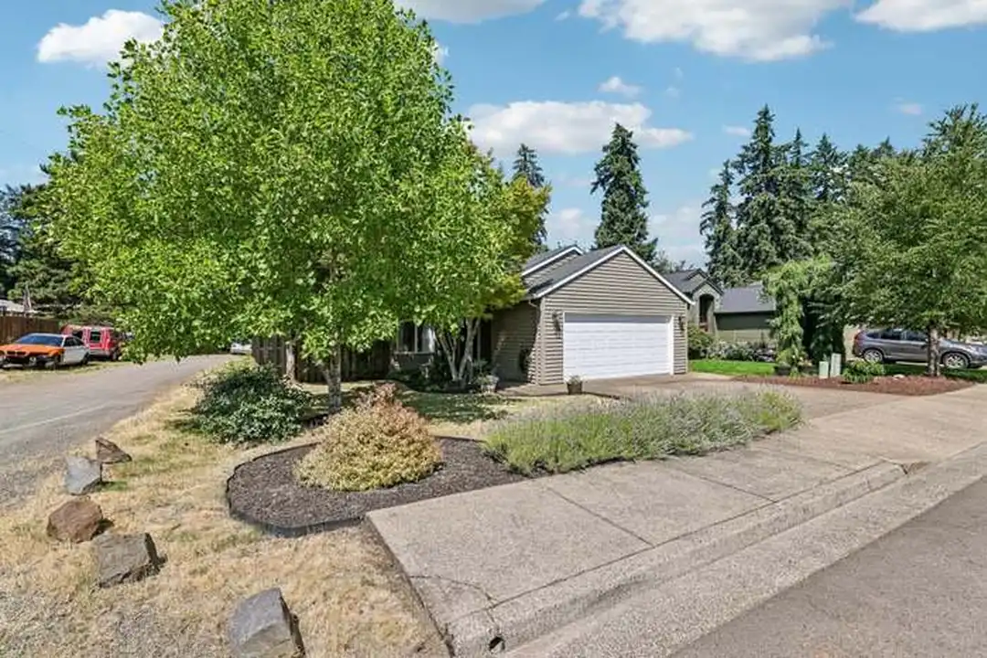 716 Warren St – photo 1