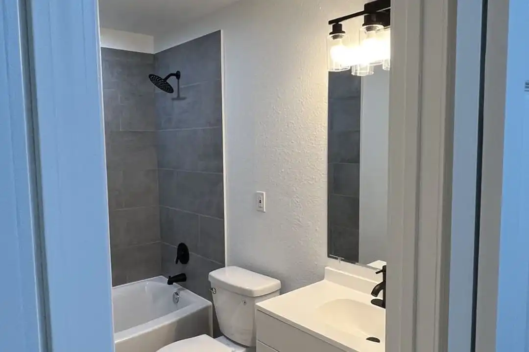 1301-1307 NE 183rd Ave unit 1305 - View 4
