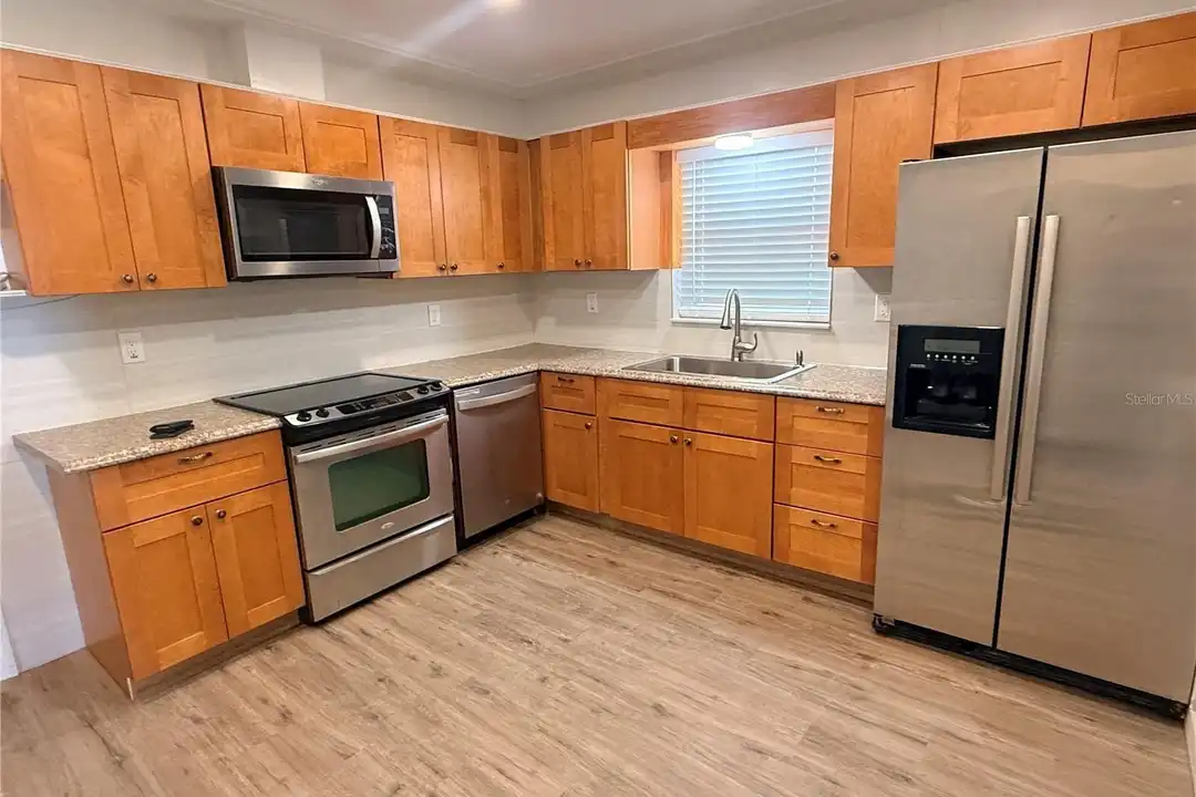 1908 W St Louis St – pohled 2
