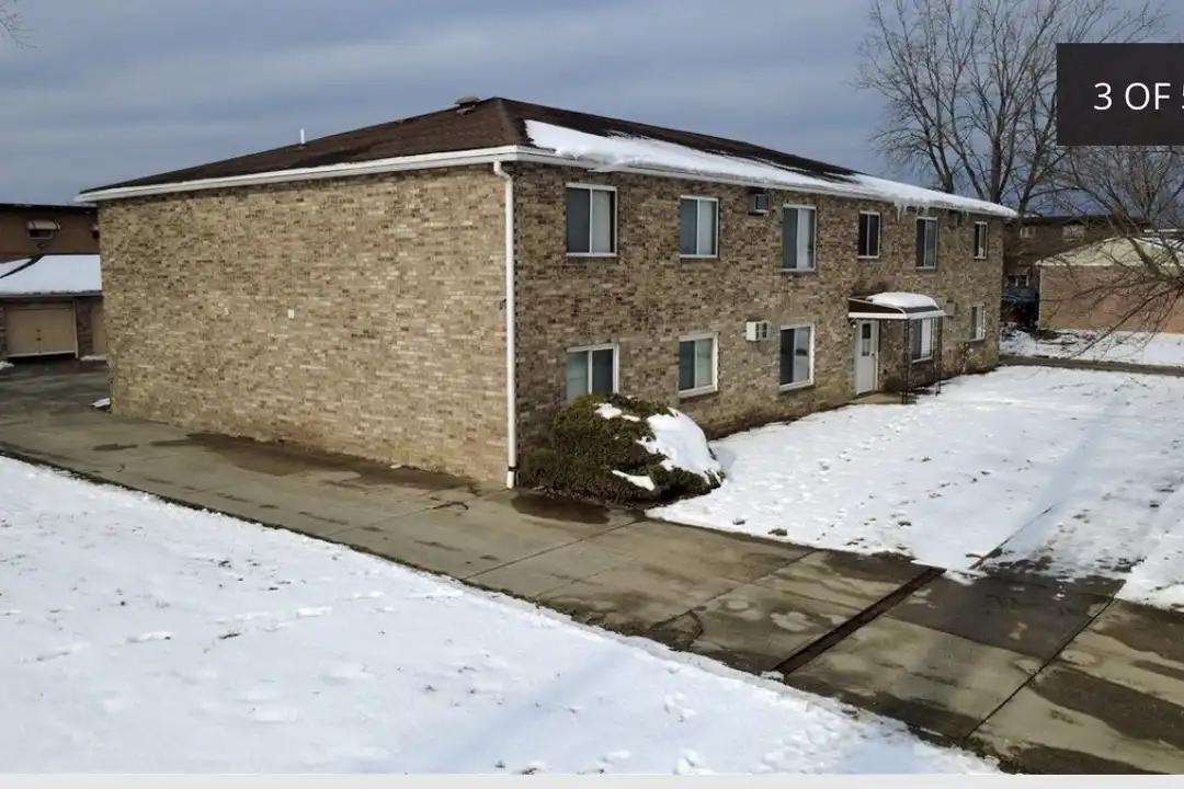 5790 Lee Rd S unit 7 – photo 1