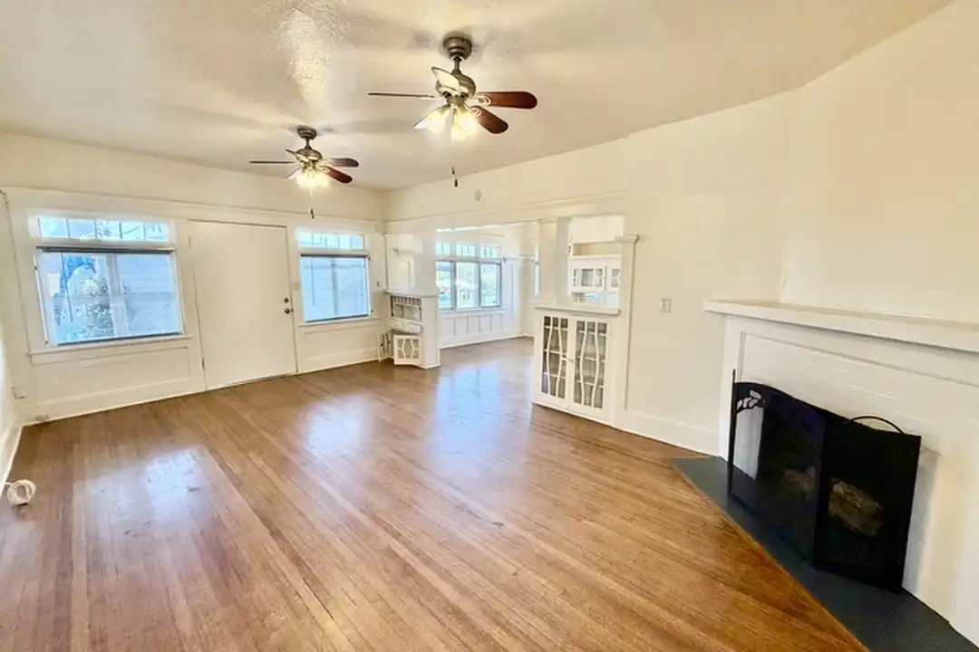 1905 32nd St - View 3