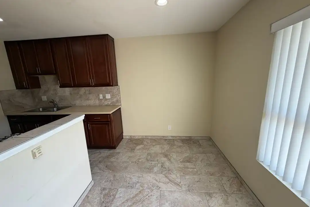 2227 E Westport Dr unit Unit 2 - View 6