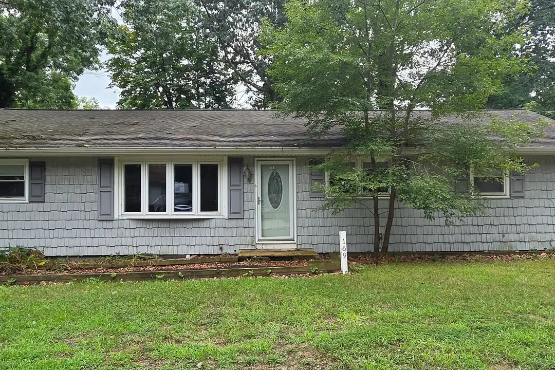 169 Daniels Ave – photo 1 of 32