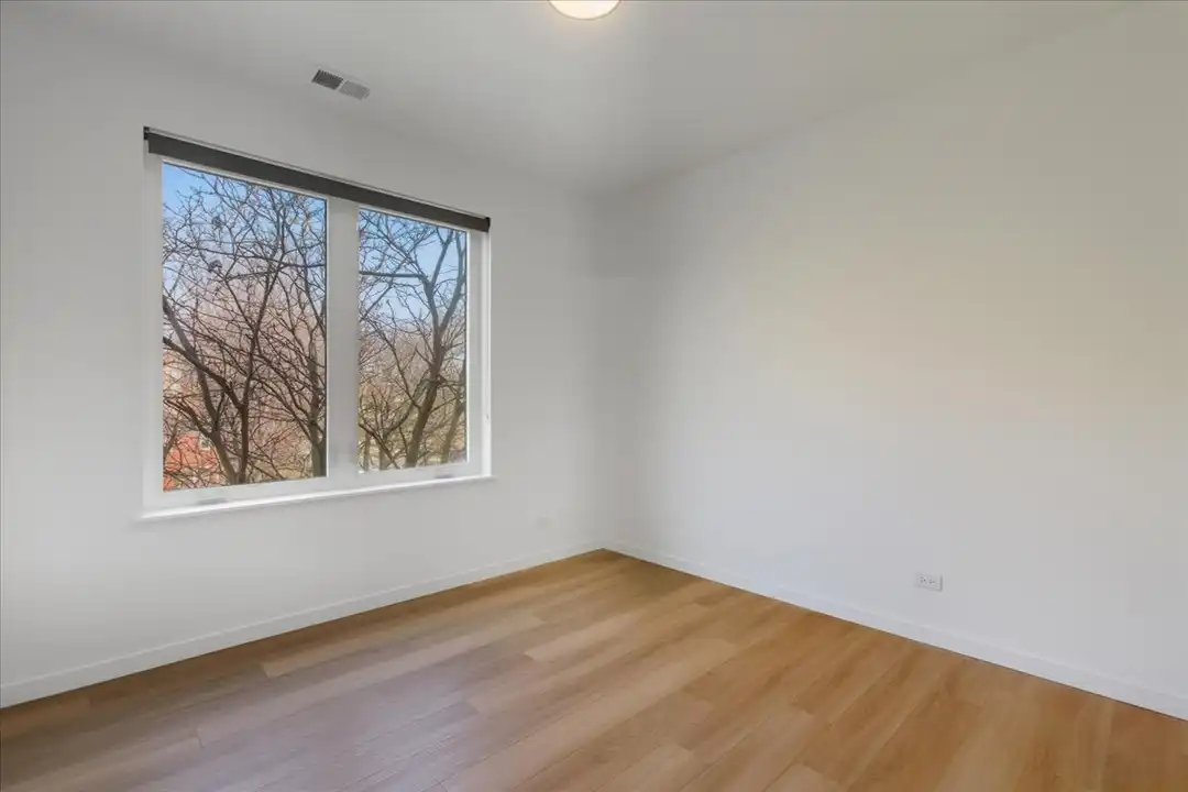204 S Leavitt St unit 302 - More