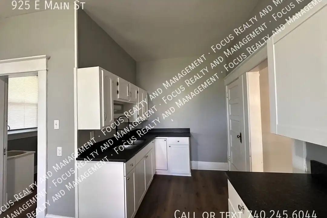 925 E Main St – photo 1