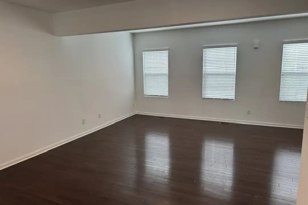 221 Faulk Dr - More