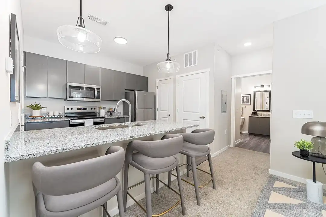 Apartment in Columbus, Franklin County - More