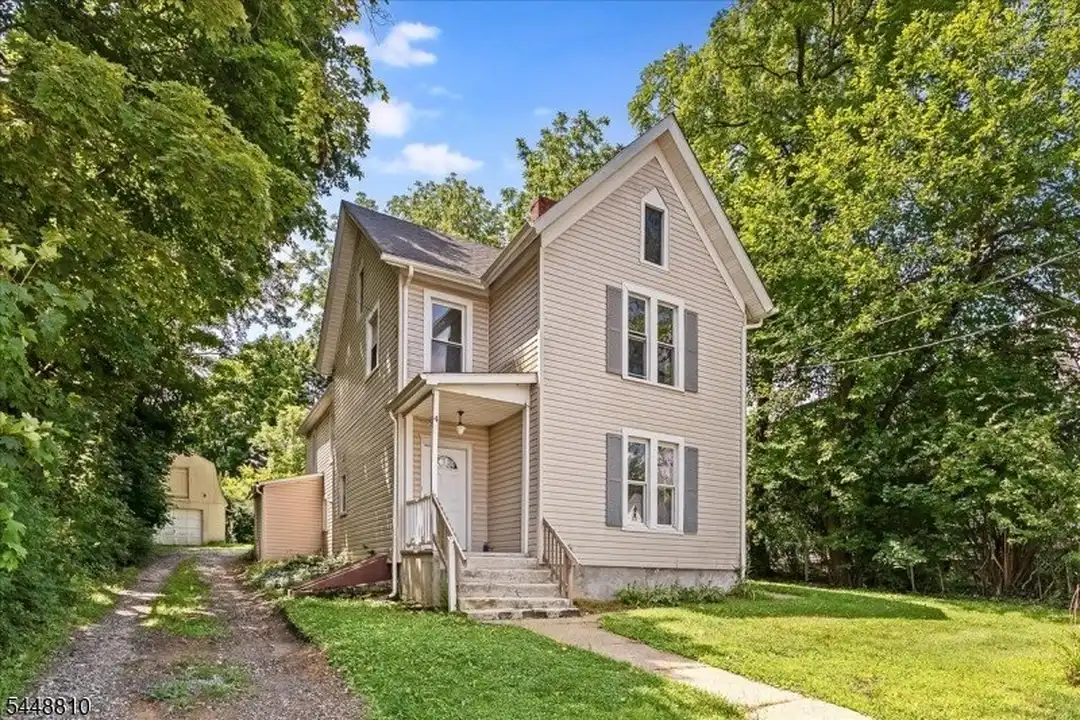 4 Maple St – photo 1 of 17