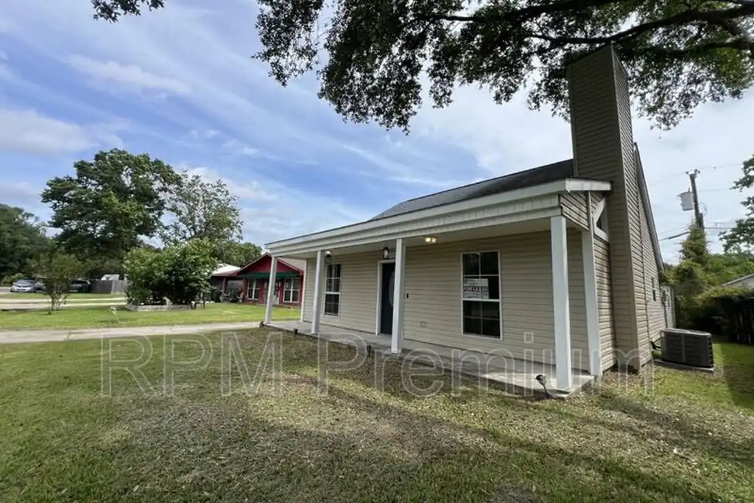 8725 Fairoaks St – photo 1 of 40