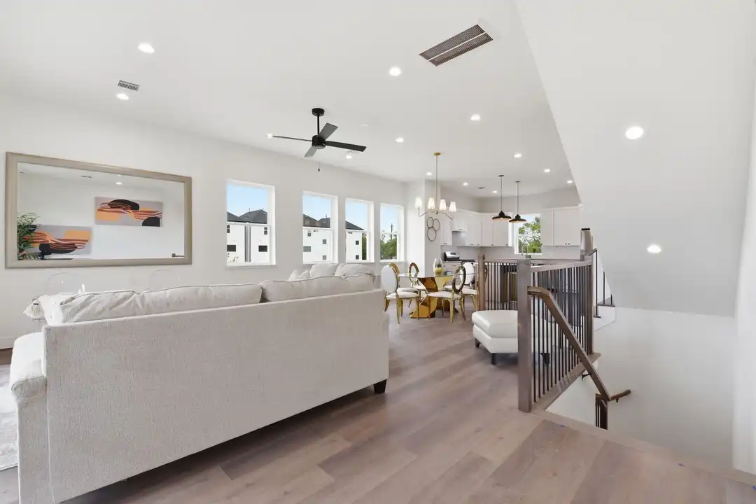 7704 Earl Rudder Wy - More