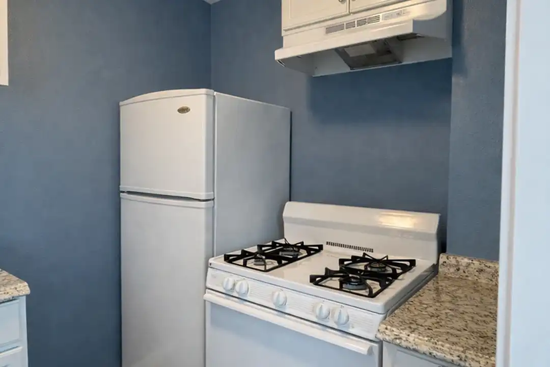 326 W 5th St unit 08 - View 4