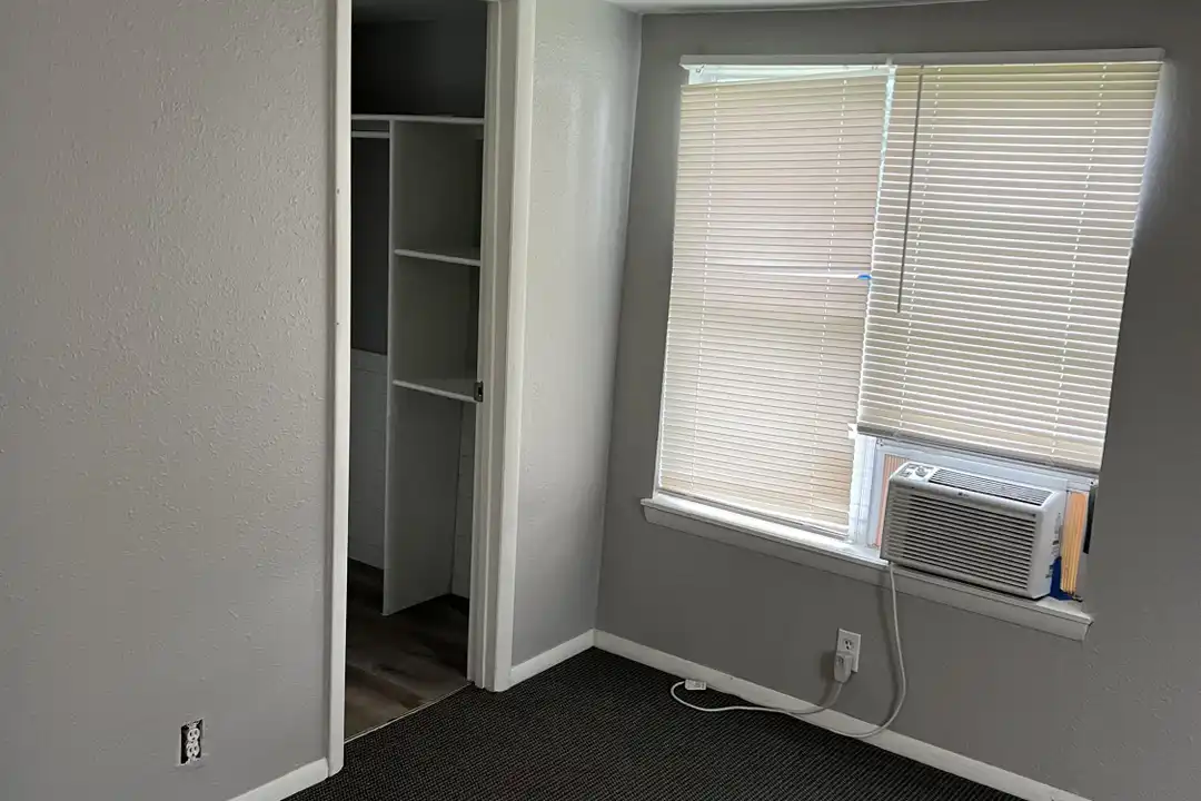 4207 1/2 N Beaver Ave - View 6