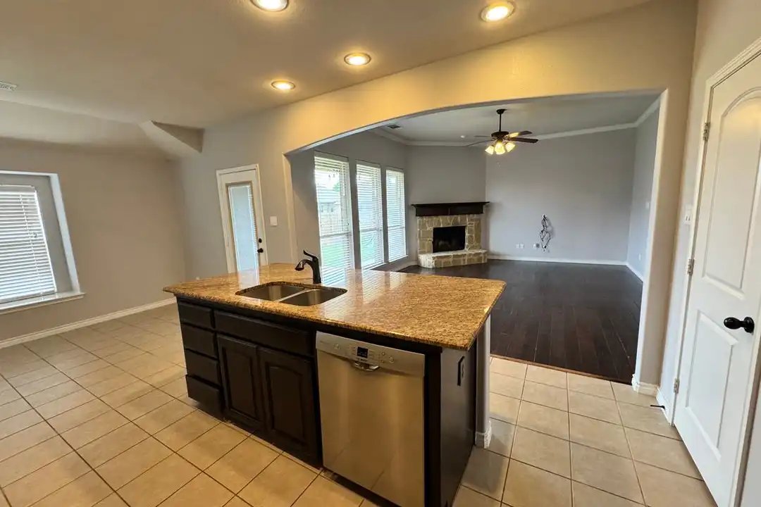 421 Commonwealth Dr - View 4