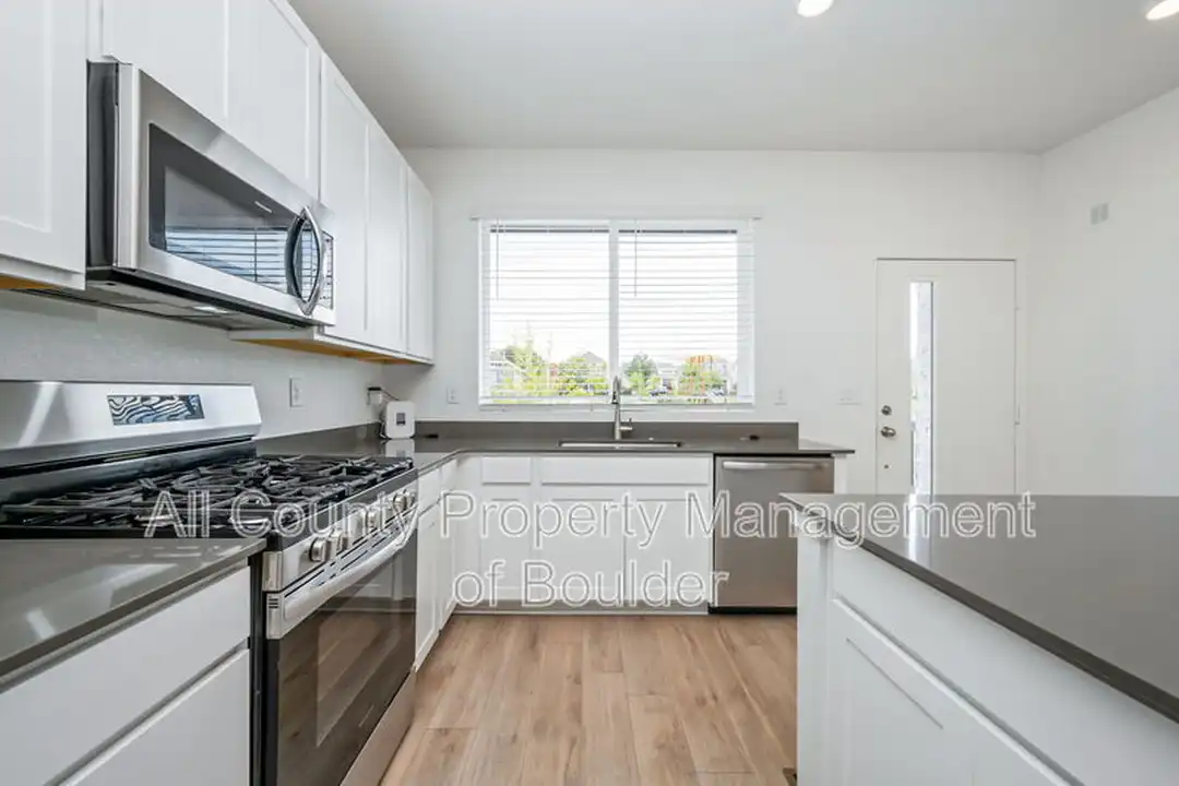 1432 Sanitas Ln - View 4