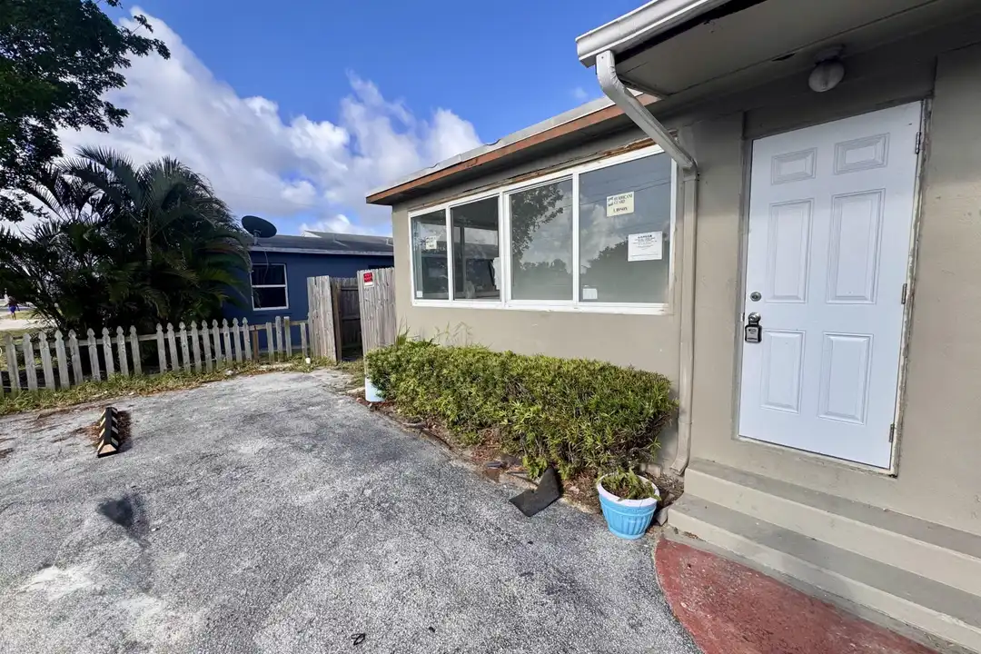 2513 Avenue E – photo 1