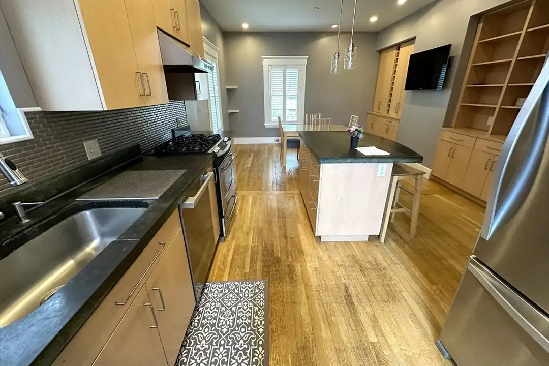 315 Windsor St unit 315 - View 6