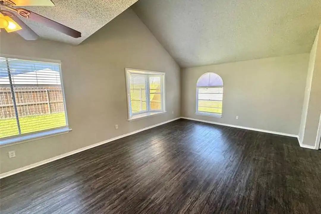 2508 S Center St - View 4