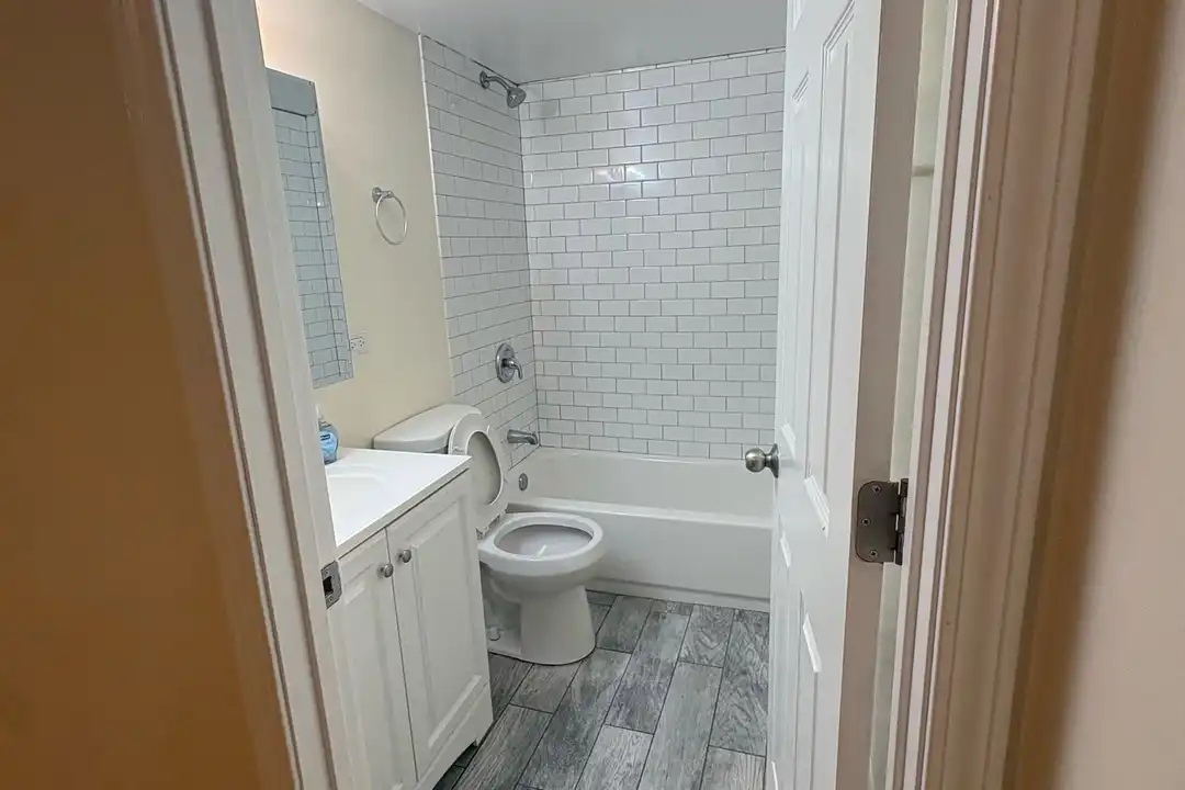 Apartment in Chicago - More