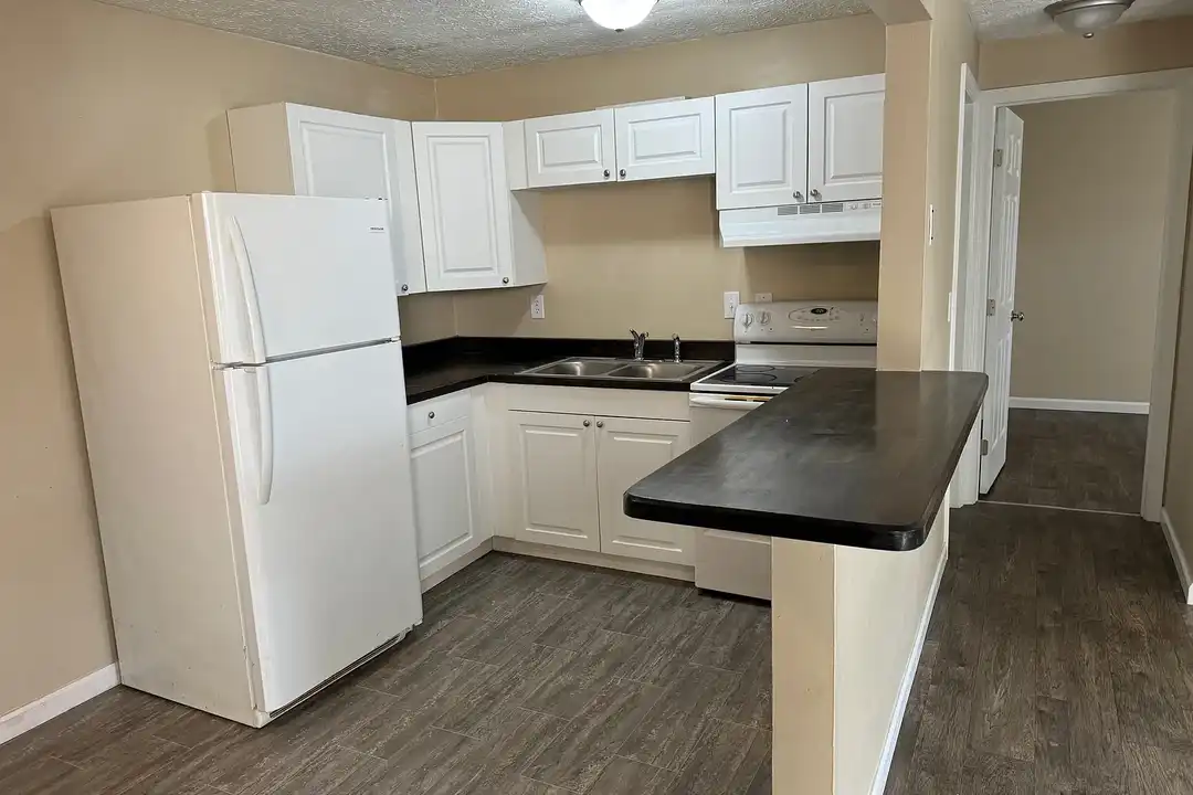 Eagle Crest Apartments – photo 1 of 5