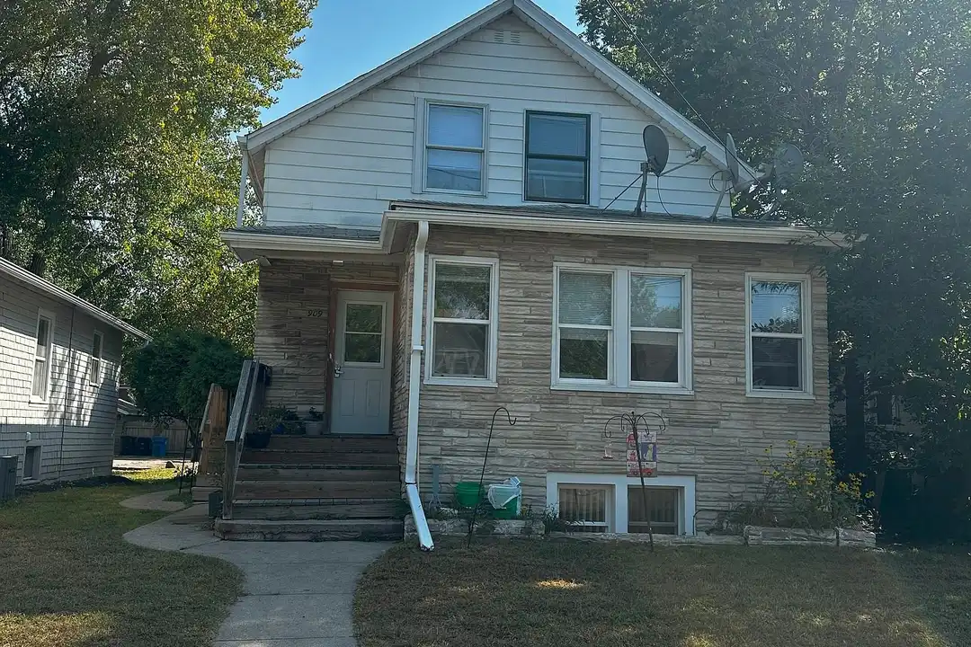 909 University Dr N unit 3 – photo 1