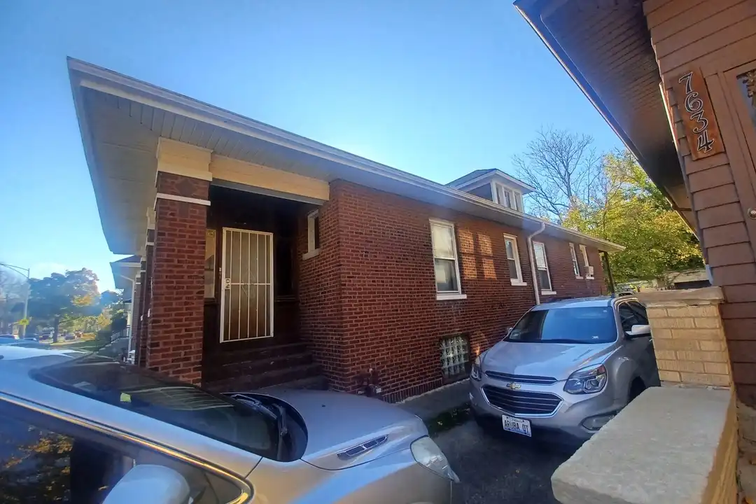 7636 S Yates Blvd – photo 1