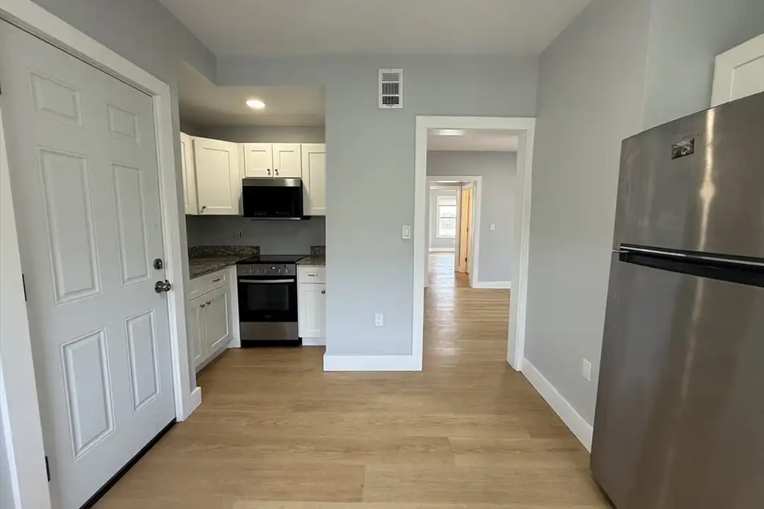 566 Shirley St unit 5 – photo 1