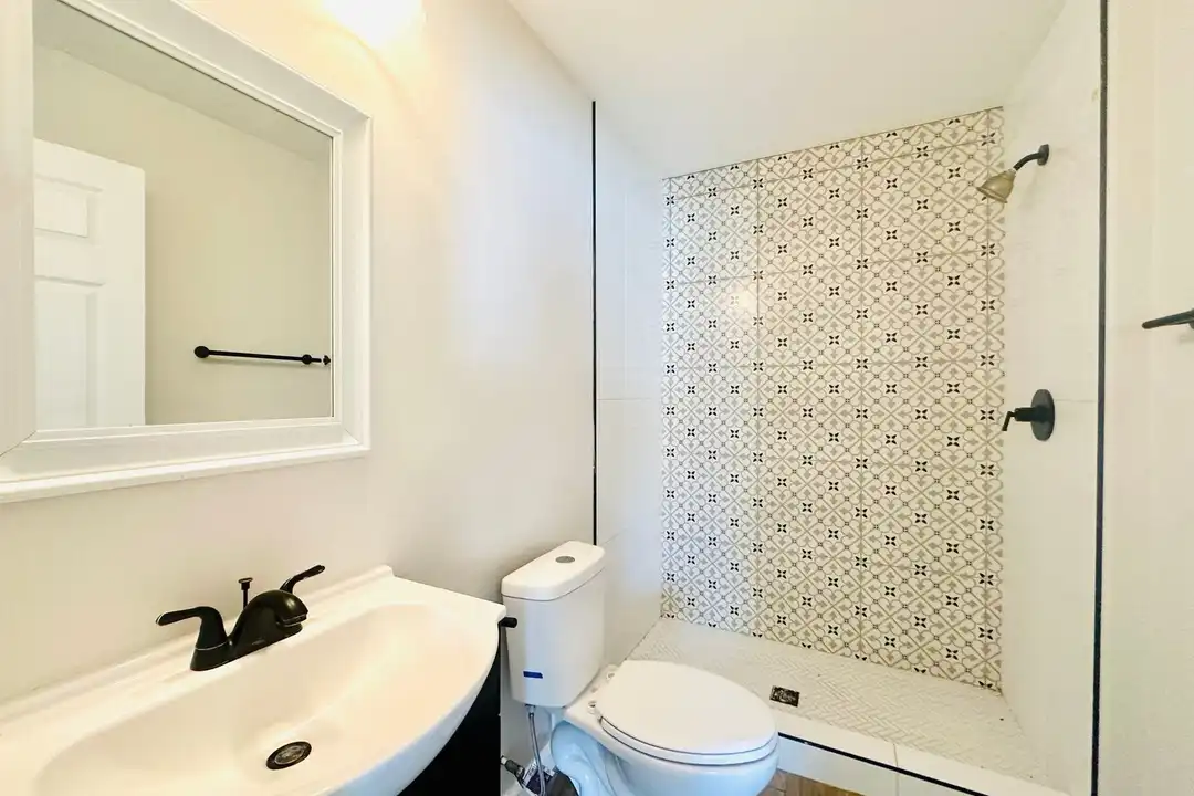 340 E 22nd St unit 340-1 - View 5
