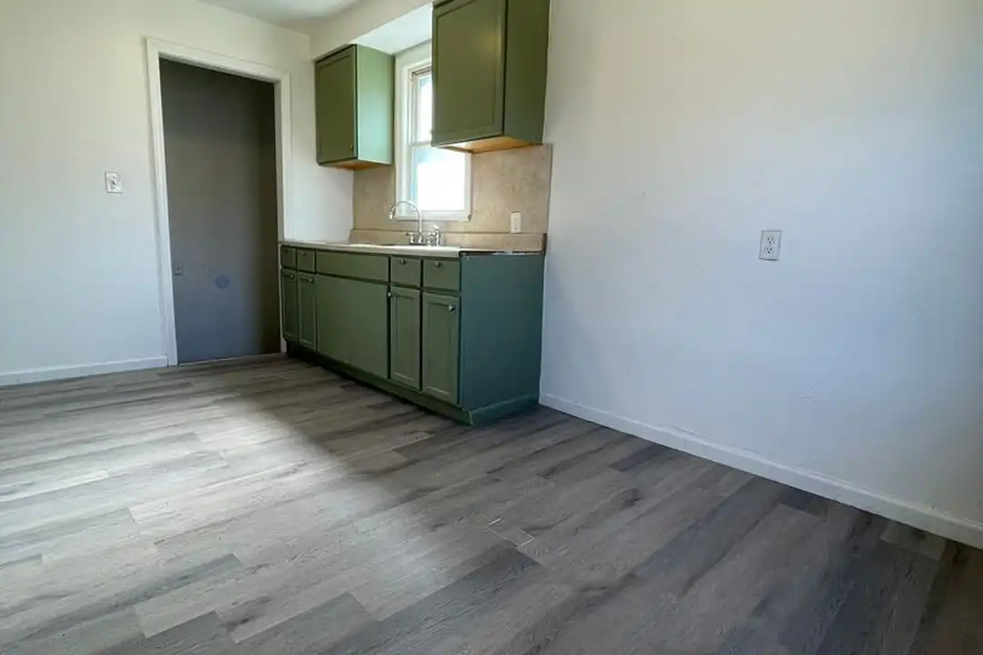 19372 Grandville Ave – další