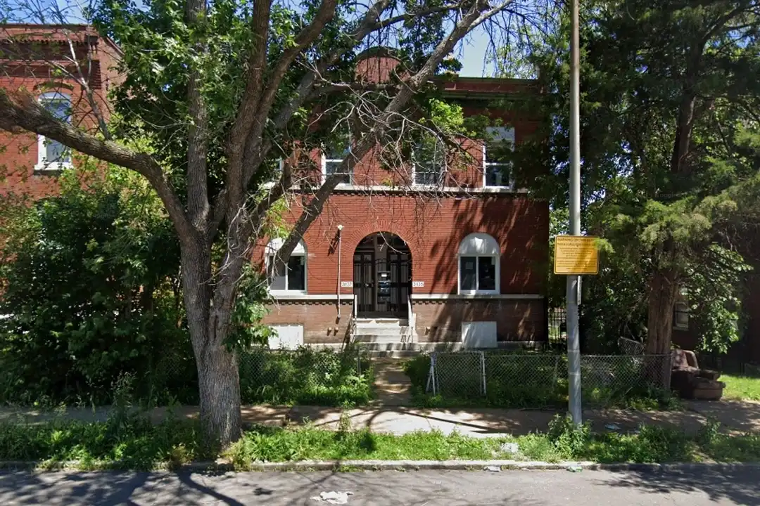 3135 Chippewa St unit 3135-1F – photo 1 of 11
