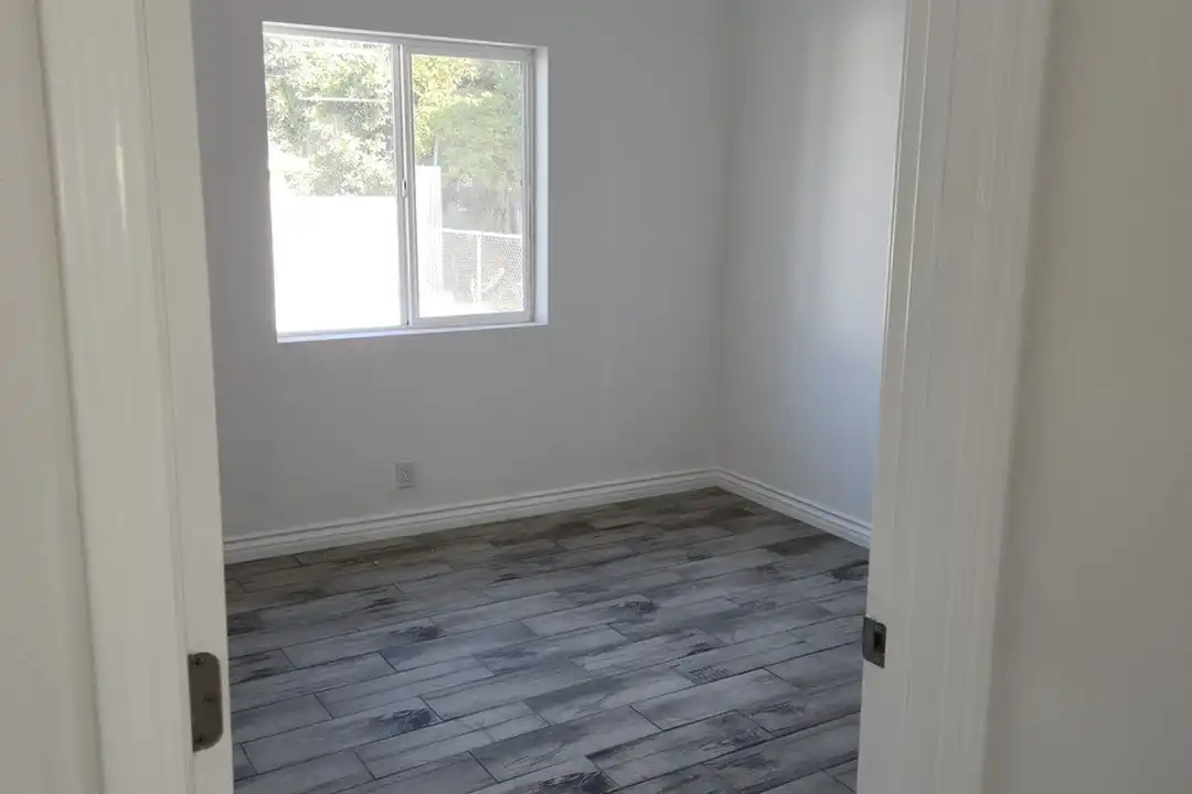 1177 E 41st Pl - View 5