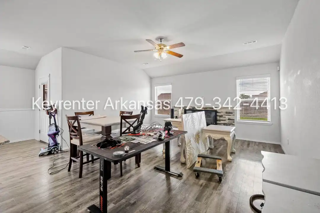 1600 Edinburgh Dr - View 5