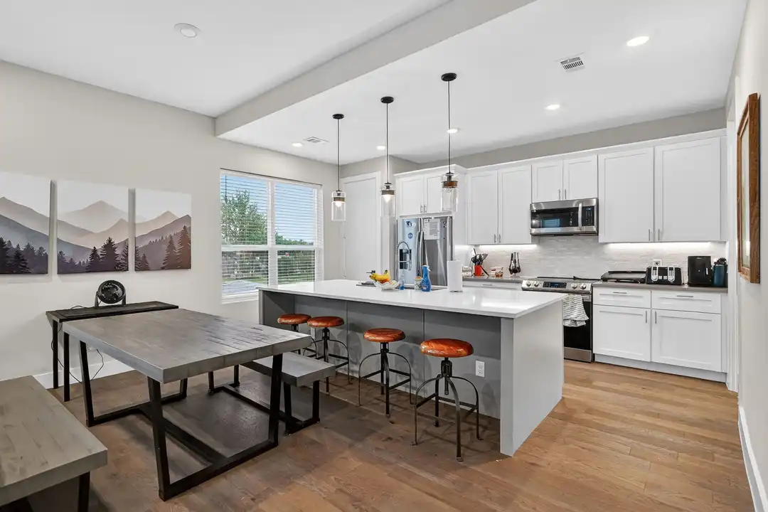 297 Estates Cir - View 4