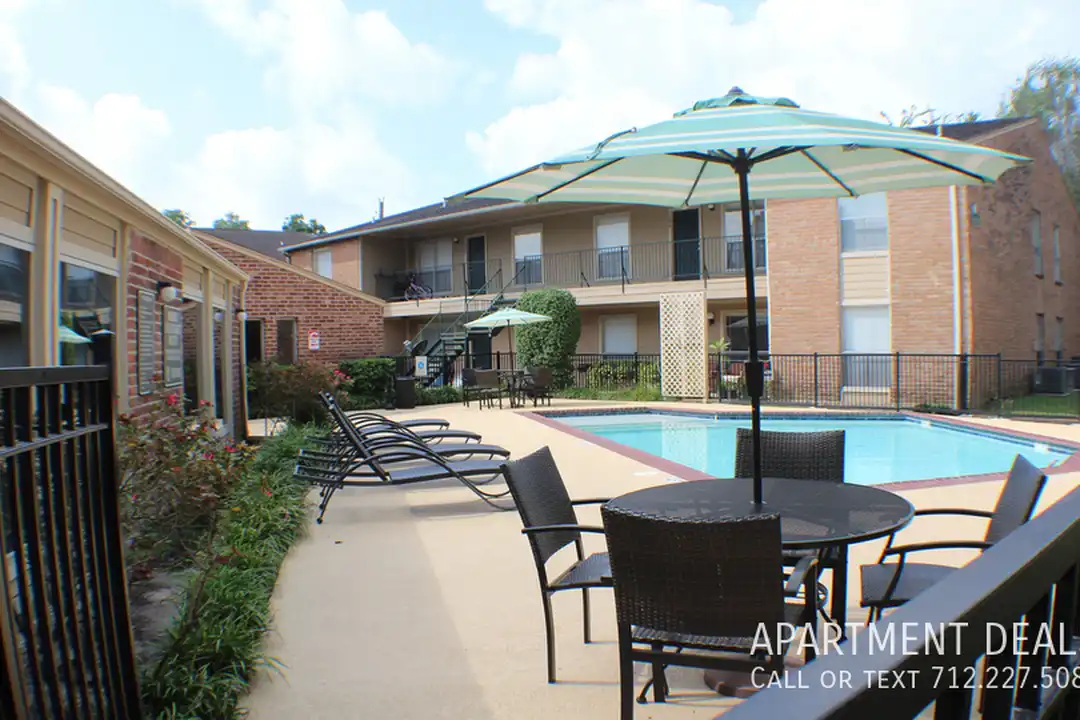 Apartment in Baytown - View 4