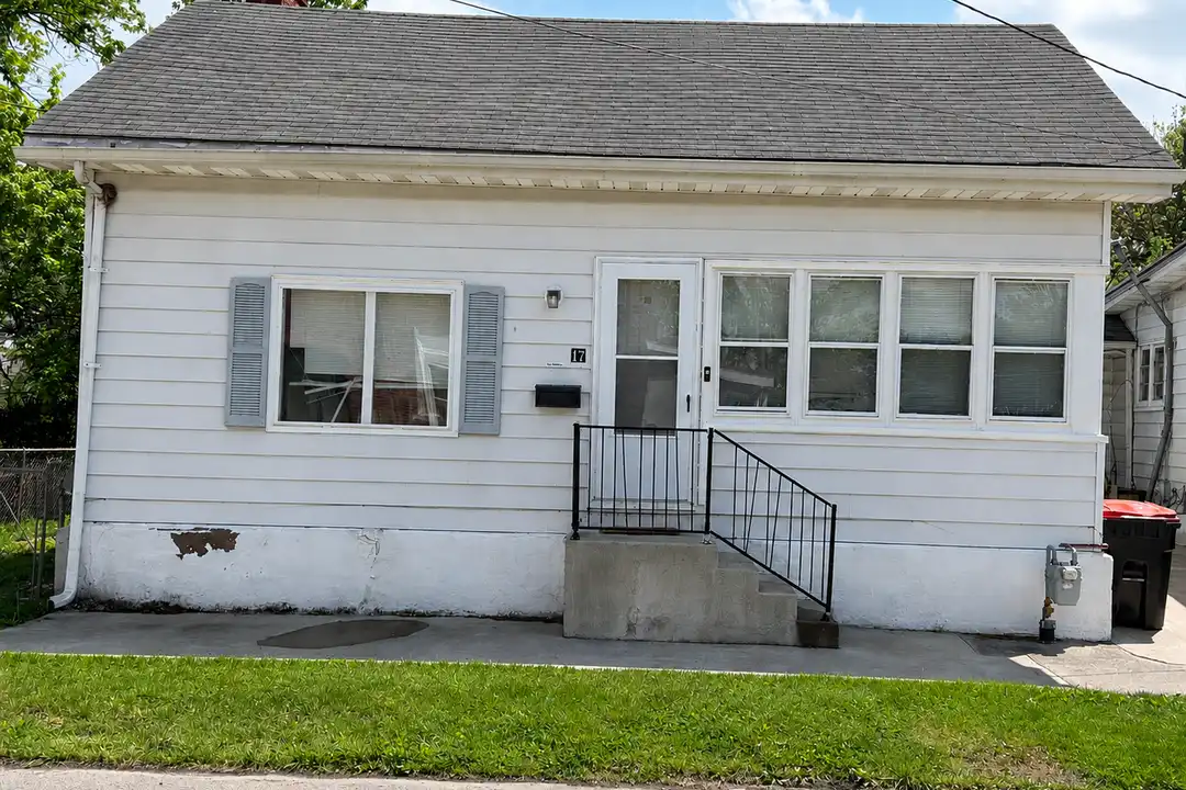 17 Poplar Ave – photo 1
