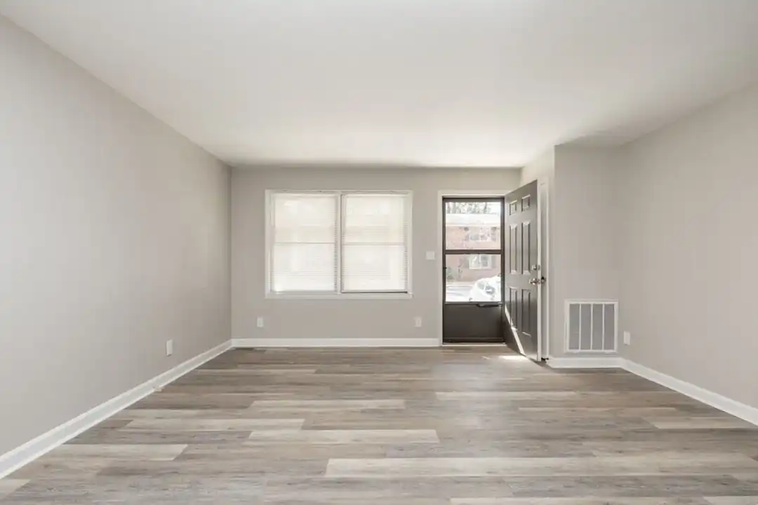 Whitfield Apartments – photo 1