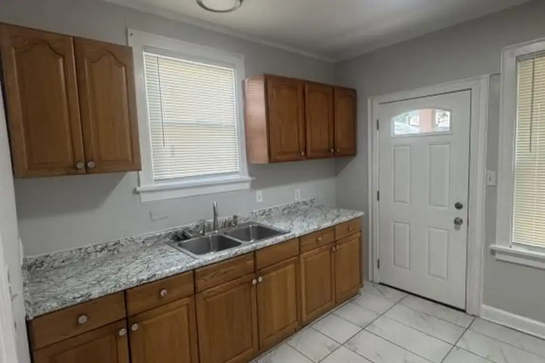 1421 Carolina Ave – photo 1