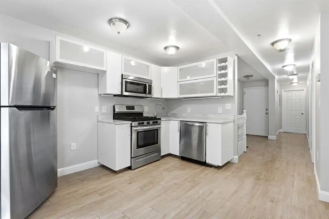 191 Everett St unit 1 – photo 1