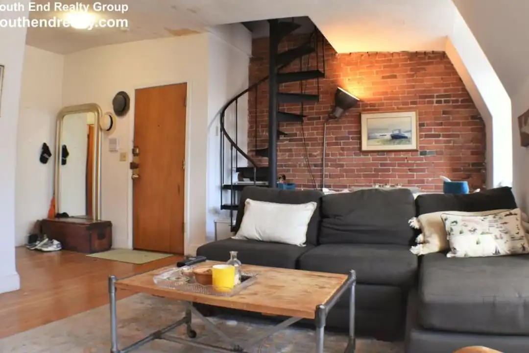 Apartment in Boston - View 5