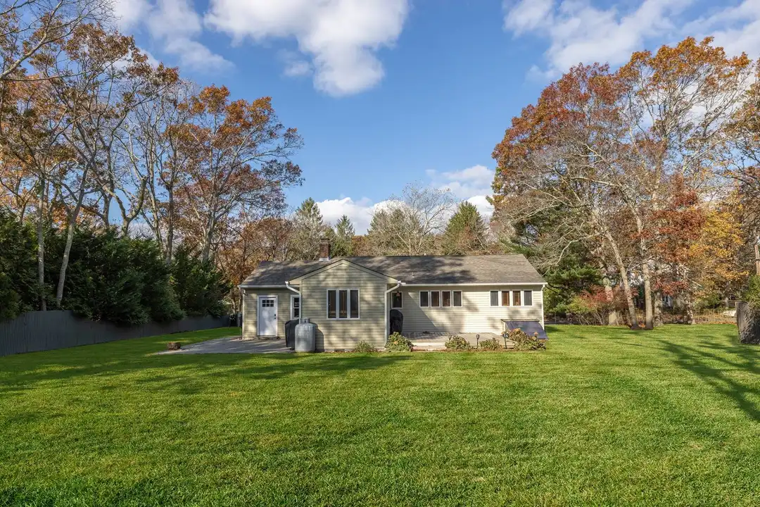 8 Susan St – photo 1 of 18